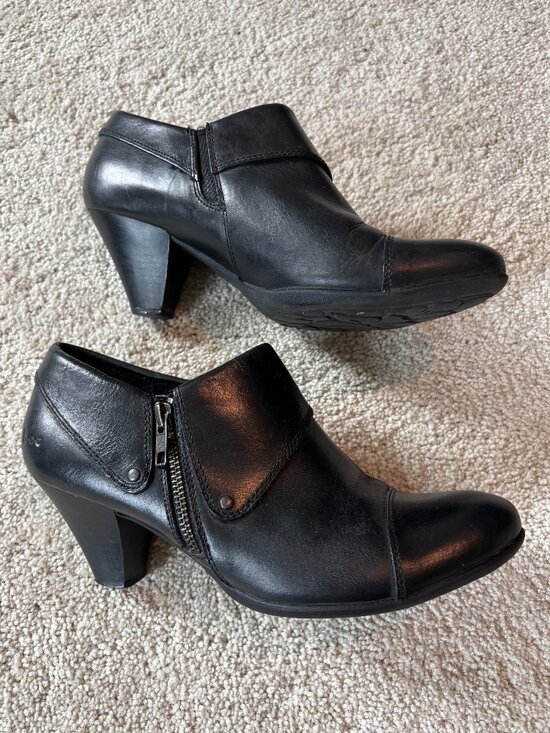 Born Shoes - Born BOC Heeled Leather Black Bootie, Size 9
